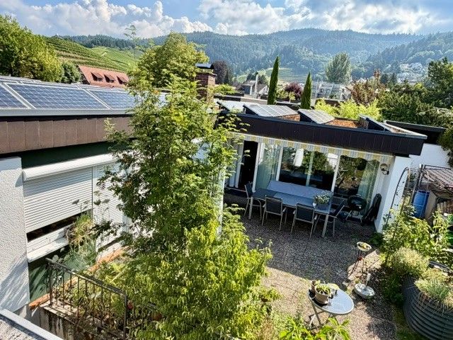 Bungalow in zentraler Top-Lage mit idyllischem Garten, Vollunterkellerung und Garage